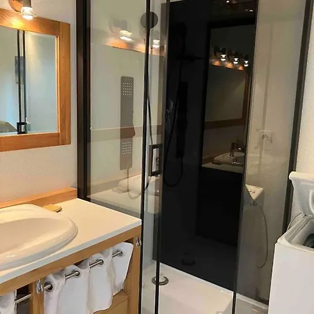 Dans Longere La Menitre